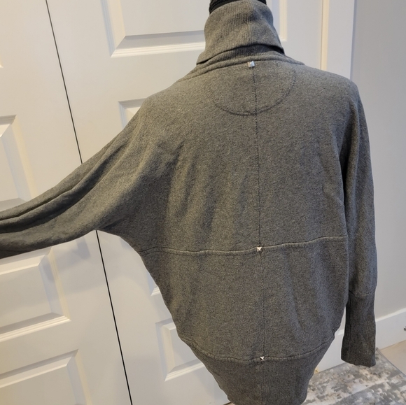 Aritzia Wilfred cardigan - Picture 3 of 4